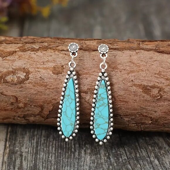 NEW Pair of vintage style BOHO earrings, dangle turquoise earrings, western - Picture 4 of 4